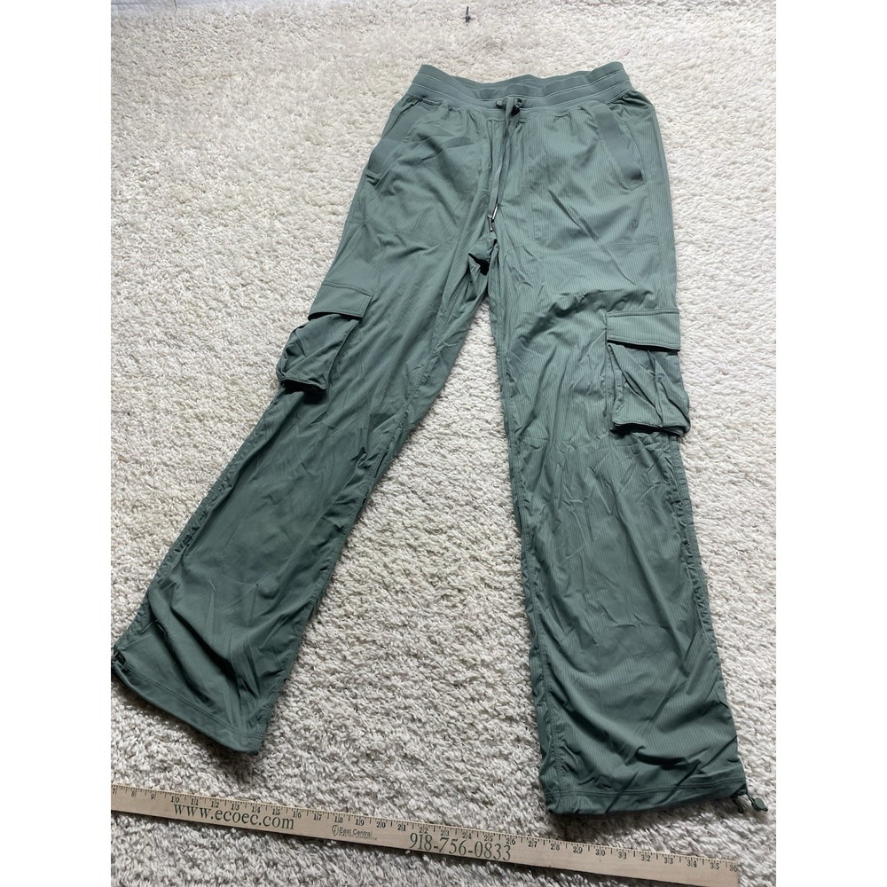 Lululemon Women's Dance Studio Cargo Pants. Size 28x31 Stretch Band Waist EUC